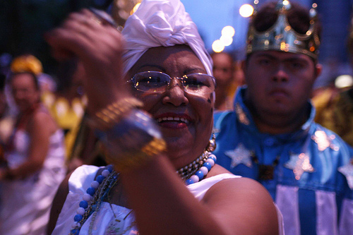 Brincantes celebram cultura no Cortejo. Foto: Leandro Cunha